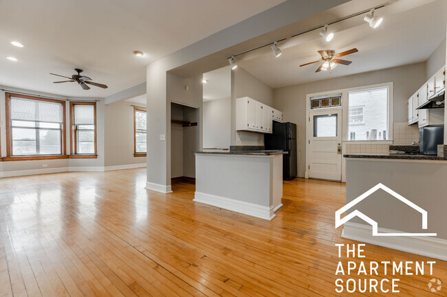 Building Photo - 2835 N Ashland Ave Unit 2 Rental