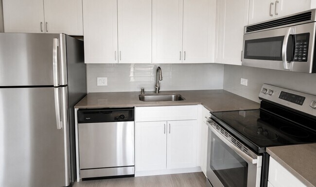 Photo - 2500 N Clark St