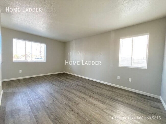 Photo - 4961 S Park Ave Unidad 105