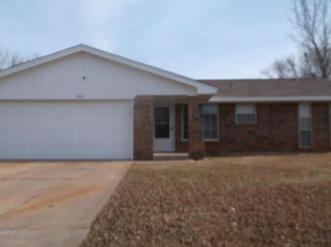 Building Photo - Nice 3 bed, 1.5 baths, 2 car garage Rental
