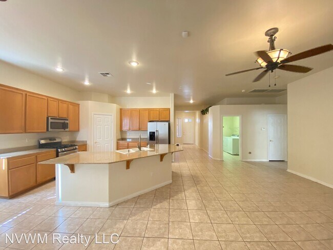 Photo - 3 br, 2 bath House - 281 Turtle Peak Ave