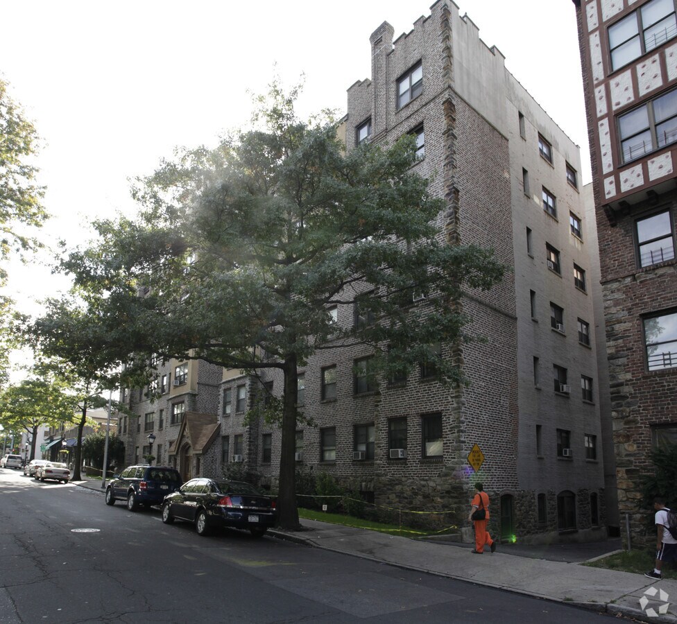 Photo - 17 Fifth Ave