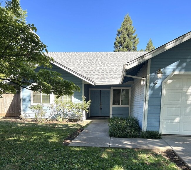 Building Photo - 4 bed/ 2 bath home between The Avenues and Amber Grove