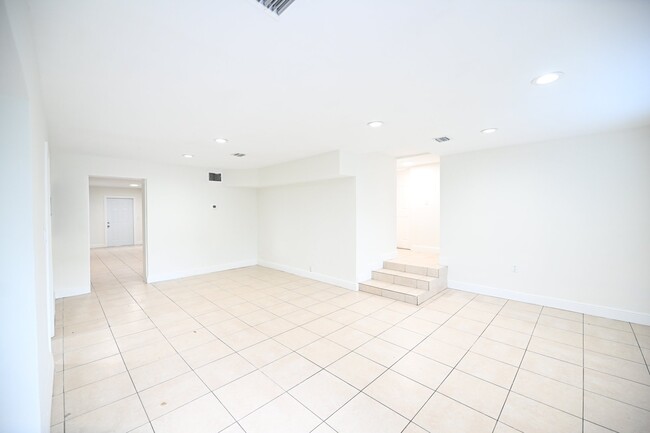 Photo - 2507 N 66th Ave