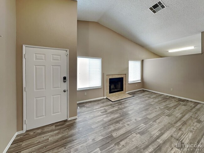 Photo - 733 Reagan Dr