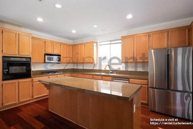 Photo - 740 Kirkwall Dr