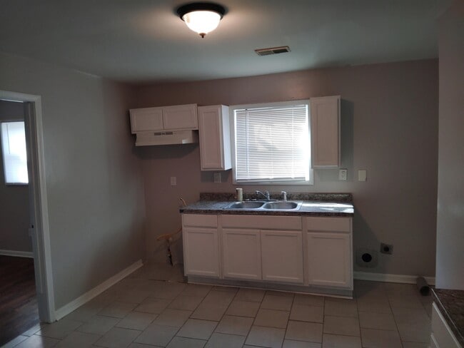 Photo - 1004 Alaska St