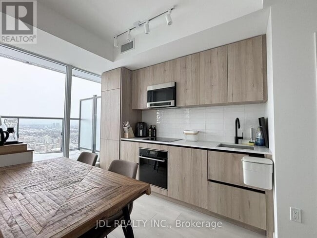 Photo - 127 Broadway Ave Unité 3410