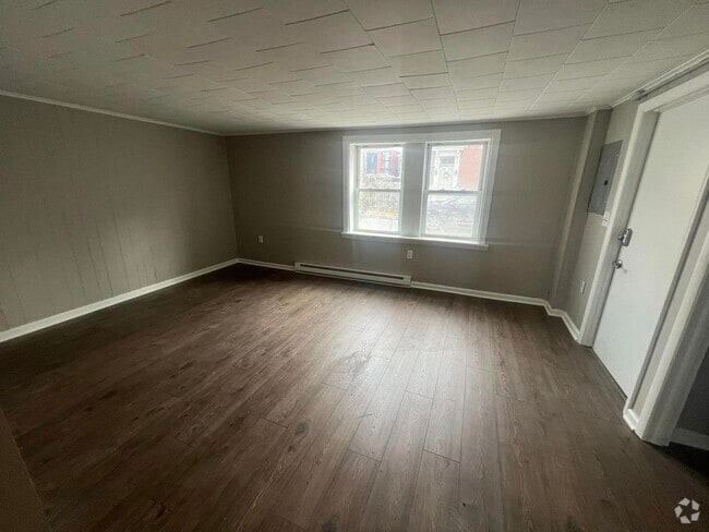 Building Photo - 15-15 W Main St Unit 13 W. Main Street Rental