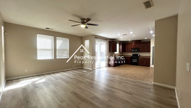 Photo - Spacious 4bd/2.5ba House with 2 Car Garage