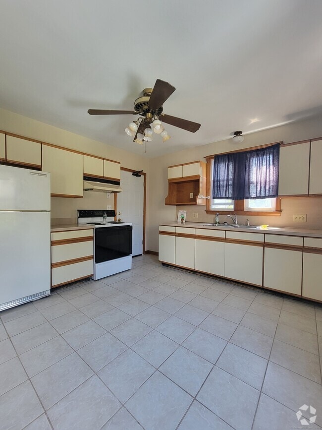 Building Photo - 107 Birdsey Ave Unit 1 Rental