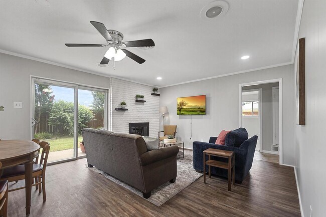 Photo - Bright & spacious 6-bedroom retreat in Ben...