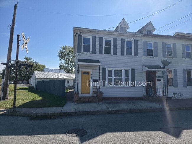 Building Photo - Downtown Carlisle Beautifully Renovated Pe...
