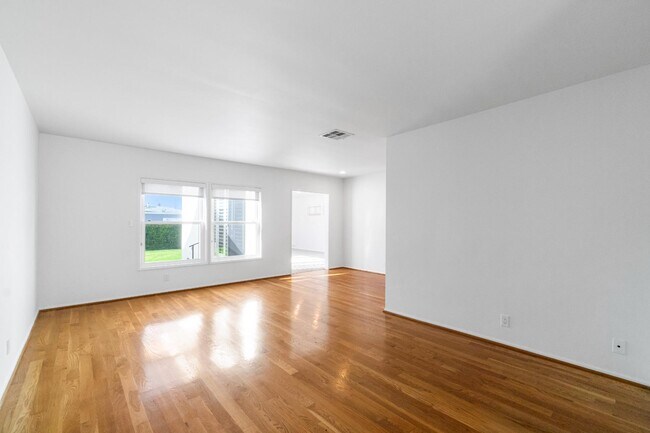 Photo - 2739 Ceilhunt Ave