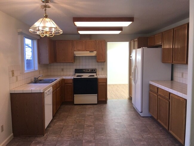 Photo - NW Reno Two Story - Beautiful Landscaping ...