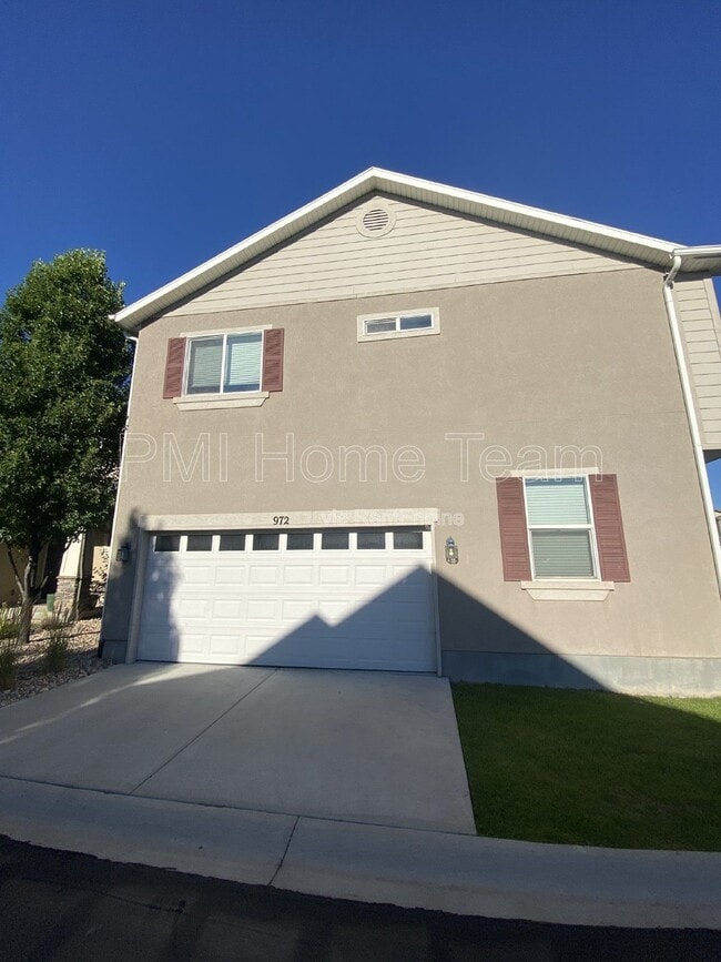 Photo - 972 Stonehaven Dr