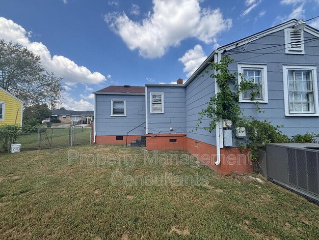 Photo - 2303 Hammonds Ave NW