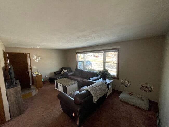 Photo - 2 bed, 2 bath, duplex across from park. Appleton!