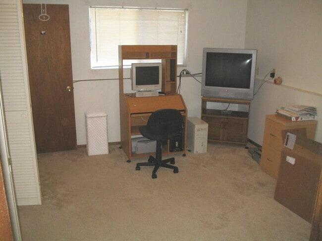 Photo - Spacious 3 Bed + Office, 2 Bath Single Fam...