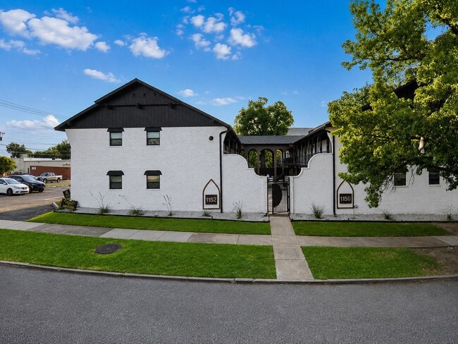 Photo - 1152 S Quaker Ave