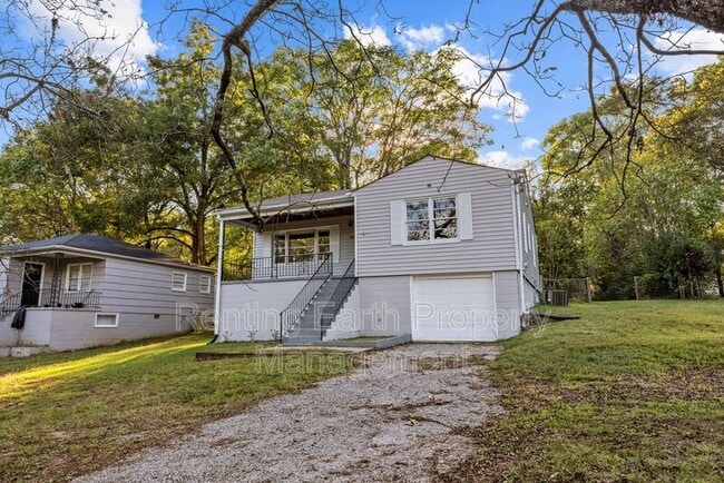 Photo - 932 5 Mile Rd