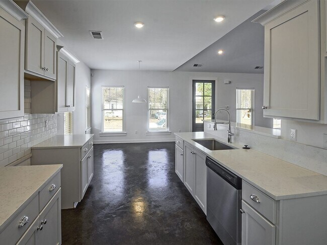 Photo - 4 bed, 2 baths near U of M  built 2020