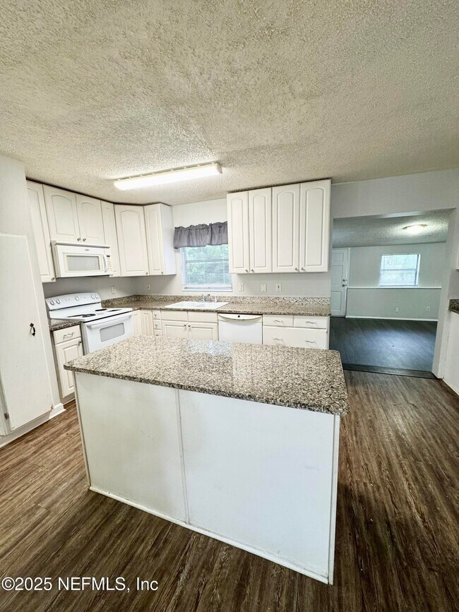 Photo - 7424 Deepwood Dr N House