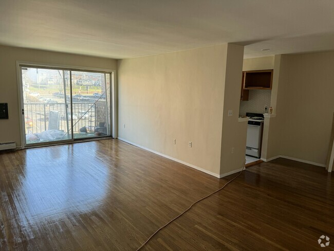 Building Photo - 765 Vose Ave Unit D Rental