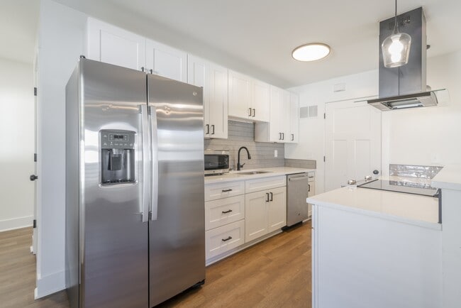 Photo - 404 Kirby Dr