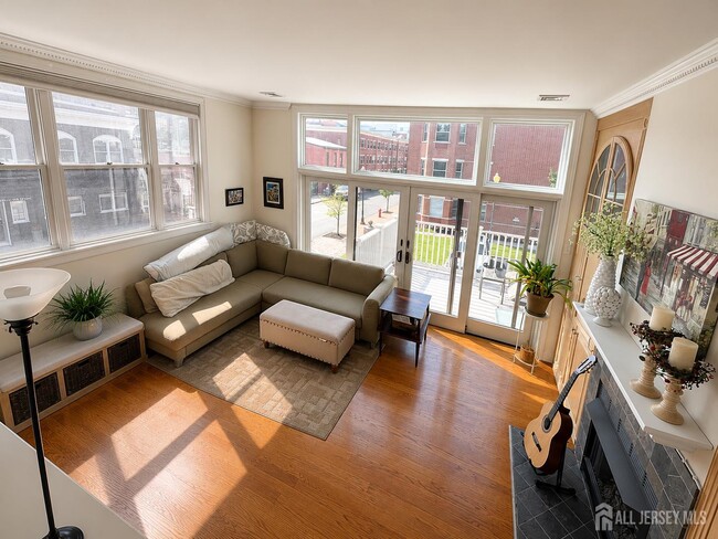 Photo - 19 Hiram Square