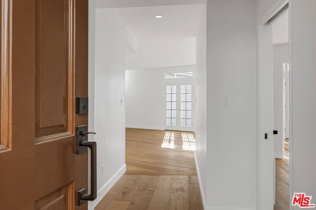 Photo - 11845 Mayfield Ave Unidad 203