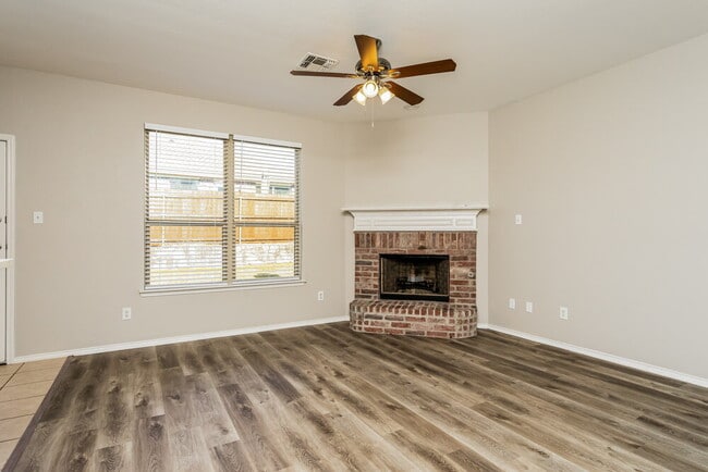 Photo - 415 Fisherman Trail