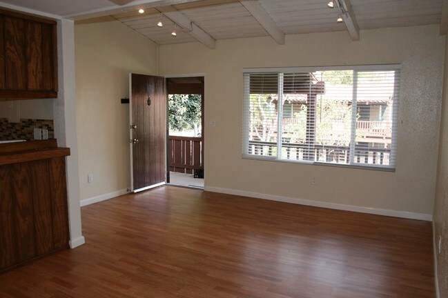 Photo - 1000 W MacArthur Blvd Unit 68