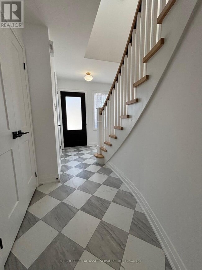 Photo - 851 Sweetwater Crescent