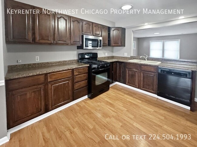 Photo - 5411 W Lake Shore Dr