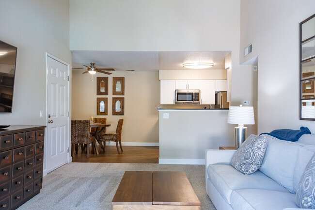 1BR, 1BA - 692SF