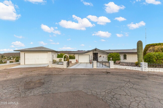 Photo - 322 N Cleopatra St