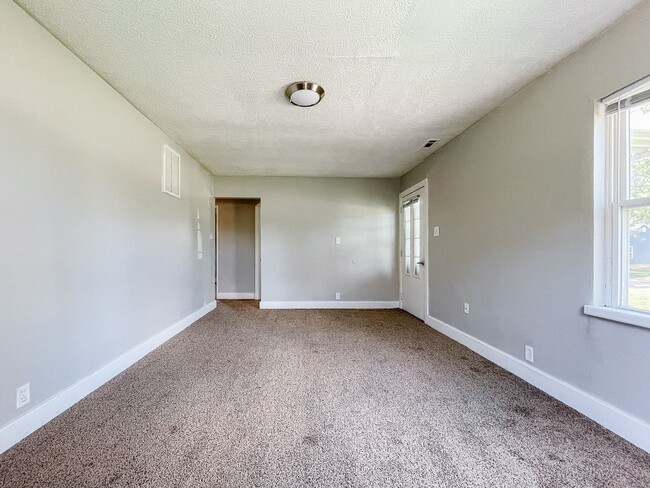 Photo - Walking Distance to Cooley Park-2 Bed House