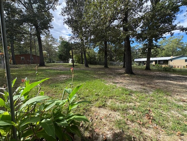 Photo - 2 Bedrooms- 1 Bathroom- House in Centre, AL!