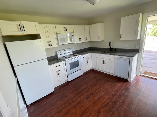 Building Photo - 54 Bald Hill Rd Unit Apartment 2