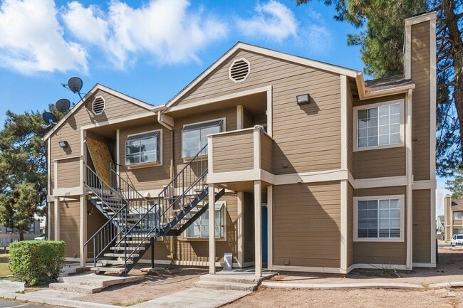 Building Photo - 2 Bedroom Unit - AVAILABLE NOW