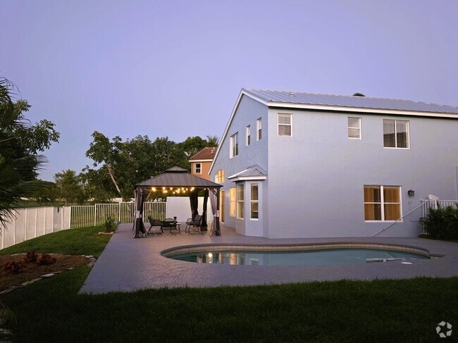 Building Photo - 8225 Pelican Harbour Dr Rental