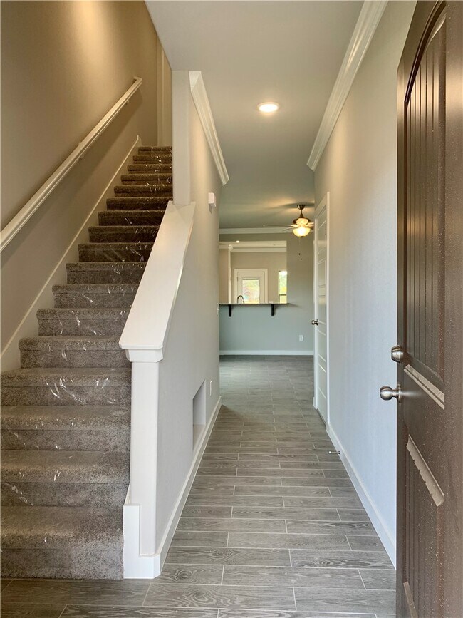 Photo - 400 Red Robin St