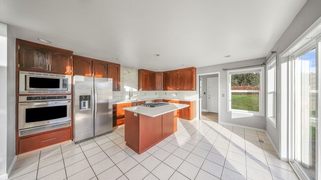 Photo - 2 Bed 2.5 Bath - Mowing Included - Pet Friendly - NAS Whidbey