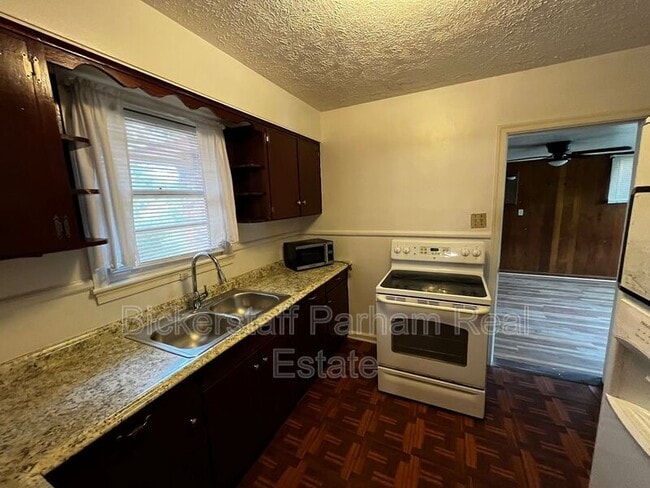 Photo - 4445 Sims St