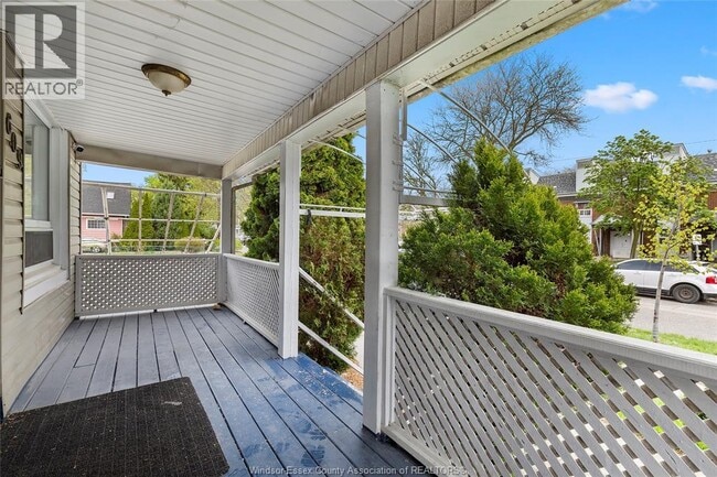 Photo - 609 St Joseph St