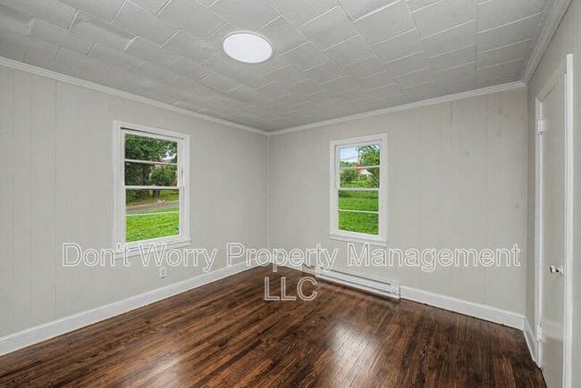 Photo - 1005 True Ln