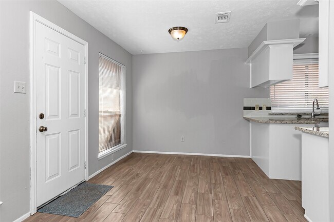Photo - 2710 Green Fields Dr