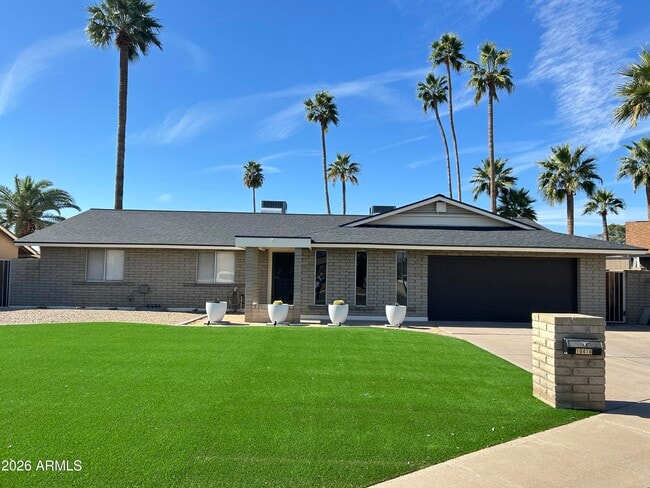 Building Photo - 10410 N 37th Dr