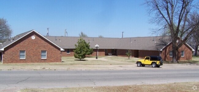 Building Photo - 1000 W Chickasha Ave Rental